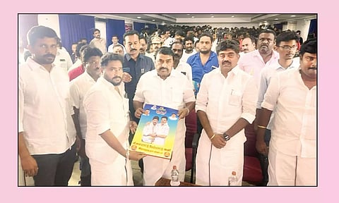 சிக்கல் இந்தியன் மெட்ரிக் மேல்நிலைப்பள்ளியில் நாளை நடைபெறும் நிகழ்ச்சிக்கான அழைப்பிதழை விளையாட்டு மேம்பாட்டு அணி அமைப்பாளரும், தமிழ்நாடு அரசு ஹஜ் கமிட்டி உறுப்பினருமான நகராட்சி 31-வது வார்டு கவுன்சிலர் முஹம்மது ஜஹாங்கீர் (எ) ஜவா, அமைச்சர் ராஜகண்ணப்பனிடம் வழங்கியபோது எடுத்த படம்.