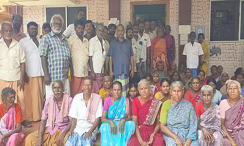 போராட்டத்தில் ஈடுபட்ட பொதுமக்கள்.