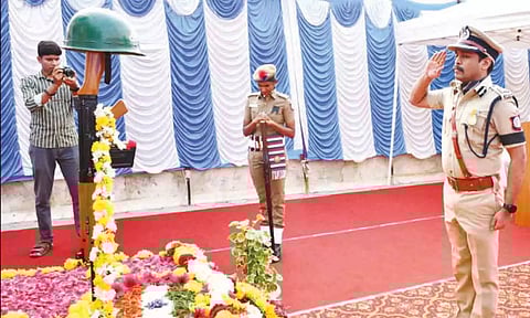 காவலர் வீரவணக்க நாள் நிகழ்ச்சி நடைபெற்றபோது எடுத்தபடம். 