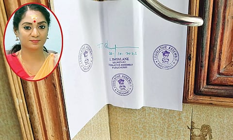 சட்டசபை வளாகத்தில் பதவி நீக்கம் செய்யப்பட்ட சந்திர பிரியங்கா அறைக்கு சீல் வைக்கப்பட்டுள்ள காட்சி. 