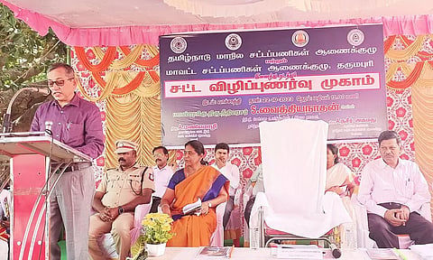 வாச்சாத்தி கிராமத்தில் சட்ட விழிப்புணர்வு முகாம் நடைபெற்றபோது எடுத்த படம்.