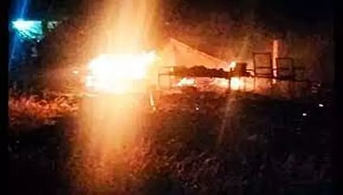 பொத்தனூர் அருகே வீடு தீப்பிடித்து எரிந்துரூ.3 லட்சம் பொருட்கள் சேதம்