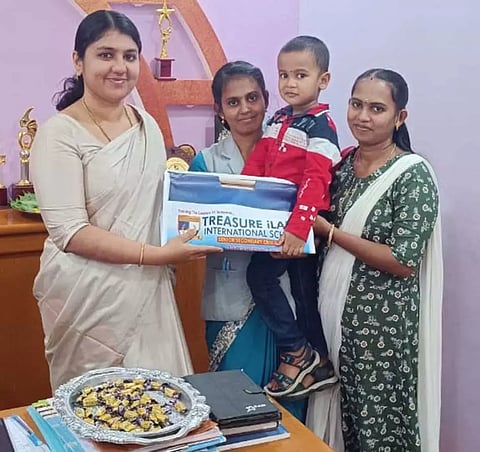 விஜயதசமியை முன்னிட்டு ட்ரஷர் ஐலண்ட் பள்ளியில் மாணவர் சேர்க்கை