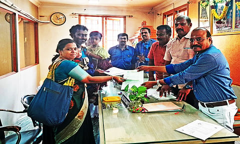பள்ளியில் மாணவர் சேர்க்கை நடைபெற்றது.
