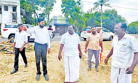 கட்டிடம் கட்டும் பணிகளை ஷாநவாஸ் எம்.எல்.ஏ. ஆய்வு செய்தார்.