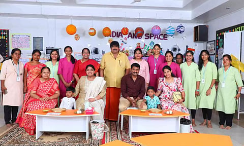 திருப்பூர் கிட்ஸ் கிளப் பள்ளியில் நடைபெற்ற நிகழ்ச்சியில் பங்கேற்றவர்கள். 