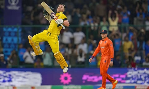 டேவிட் வார்னர், மேக்ஸ்வெல் அதிரடி.. நெதர்லாந்துக்கு 400 ரன்களை இலக்காக நிர்ணயித்தது ஆஸ்திரேலியா