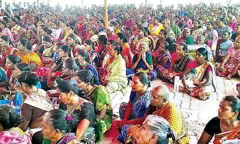 மேலூர் அருகே கிரானைட் குவாரிகளுக்கு எதிர்ப்பு தெரிவித்து 15 கிராம மக்கள் போராட்டம்