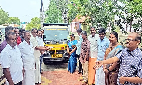 சுரண்டை நகராட்சி அலுவலகத்தில் ஆயுத பூஜை விழா