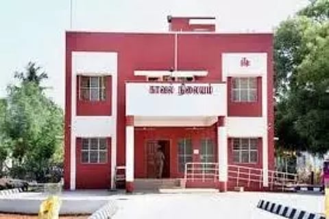 வன்முறையை தடுக்க தனி காவல் நிலையம் வேண்டும்