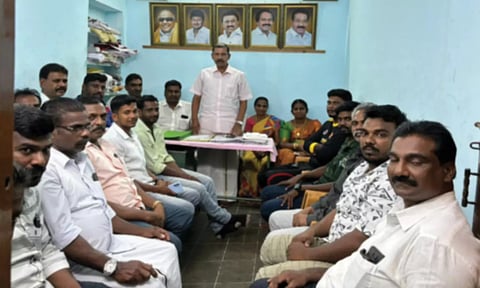 தி.மு.க. இளைஞரணி செயல்வீரர்கள் கூட்டத்தில் 500 பேர் சீருடை அணிந்து கலந்துகொள்ள வேண்டும்