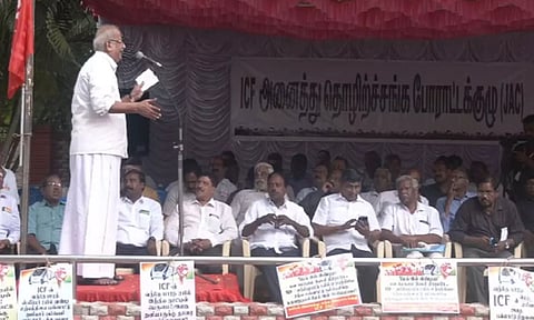 வந்தே பாரத் ரெயில்களை உருவாக்க வெளிநாட்டு நிறுவனத்துடன் ஒப்பந்தம்- ஐ.சி.எப் ஊழியர்கள் ஆர்ப்பாட்டம்