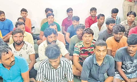 அம்பத்தூர் எஸ்டேட் பகுதியில் போலீசாரை விரட்டி விரட்டி தாக்கிய பீகார் வாலிபர்கள் 28 பேர் கைது