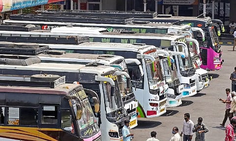 அரசு உத்தரவு புறக்கணிப்பு... கோயம்பேட்டில் இருந்துதான் ஆம்னி பேருந்துகள் இயங்கும் என அறிவிப்பு