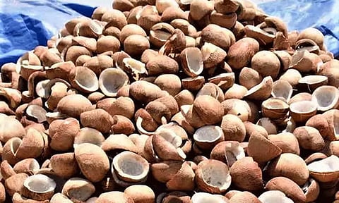 முத்தூர் ஒழுங்குமுறை விற்பனை கூடத்தில் ரூ.1.10 லட்சத்துக்கு கொப்பரை ஏலம்