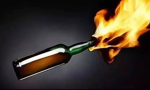 பழ வியாபாரி வீட்டில் பெட்ரோல் குண்டு வீச்சு- நள்ளிரவில் பரபரப்பு