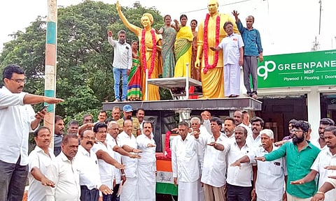 இந்திரா காந்தி உருவச்சிலைக்கு காங்கிரஸ் சார்பில் மரியாதை-தனுஷ்கோடி ஆதித்தன் பங்கேற்பு