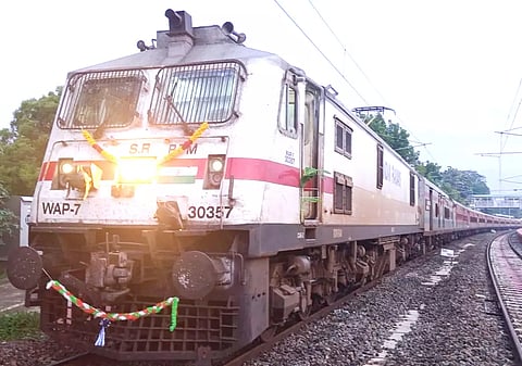 செங்கோட்டை ரெயில்கள் மின்சார என்ஜினில் இயக்கம்