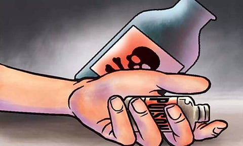 திருநாவலூர் அருகே விவசாய தொழிலாளி விஷம் குடித்து தற்கொலை