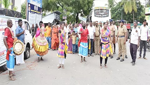 சங்ககிரியில் கள்ளச்சாராயத்திற்கு எதிரான விழிப்புணர்வு கலை நிகழ்ச்சி நடந்தபோது எடுத்தபடம்.