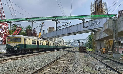 பரங்கிமலையில் மேலும் 3 கிரீடர்கள் பொருத்தும் பணி இன்று இரவு தொடங்கும்: ரெயில்வே அதிகாரிகள் தகவல்