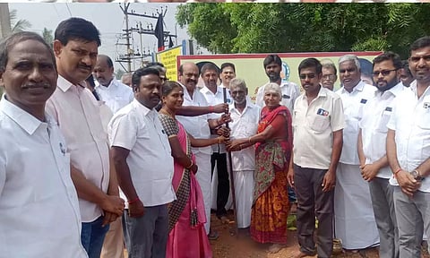 ரூ.52லட்சம் மதிப்பீட்டில் நலத்திட்ட பணிகள் அமைக்க பூமிபூஜை நடைபெற்ற காட்சி. 