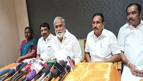அமைச்சர் சேகர்பாபு நிருபர்களுக்கு பேட்டி அளித்த காட்சி. அருகில் கலெக்டர் உமா, ராஜேஸ்குமார் எம்.பி., ராமலிங்கம் எம்.எல்.ஏ., நகர் அமைப்பு மண்டல திட்டக்குழு உறுப்பினர் மதுரா செந்தில் உள்ளனர்.