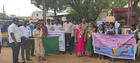 பேரணியில் கலந்து கொண்ட சி.எஸ்.ஐ. ஜெயராஜ் அன்னபாக்கியம் கல்லூரி மாணவ-மாணவிகளை படத்தில் காணலாம்.