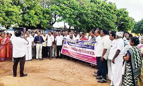ஜாக்டோ ஜியோ அமைப்பினர் சார்பில் அவரி திடலில் ஆர்ப்பாட்டம் நடைபெற்றது.