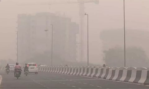 மோசமான காற்று மாசுபாடு: டெல்லியில் பள்ளிகள் மூடப்பட்டன