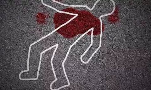 பெண் டாக்டருடன் கள்ளக்காதல்: மிளகாய் பொடி தூவி பிசியோதெரபி டாக்டர் சுத்தியால் அடித்து கொலை