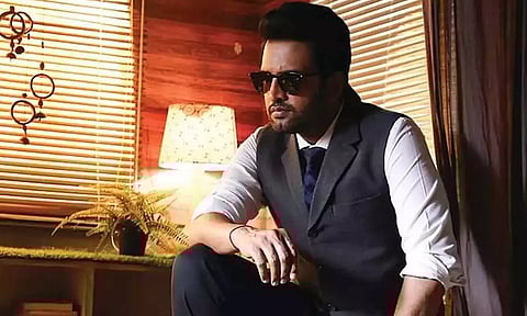 நவம்பர் ரேஸில் களமிறங்கிய சந்தானம்