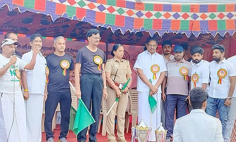 மாரத்தான்போட்டியை கம்பம் ராமகிருஷ்ணன் எம்.எல்.ஏ. கொடி அசைத்து தொடங்கி வைத்தார்.