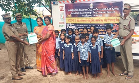அரசு பள்ளியில் தீபாவளி பண்டிகை விழிப்புணர்வு பிரச்சாரம்
