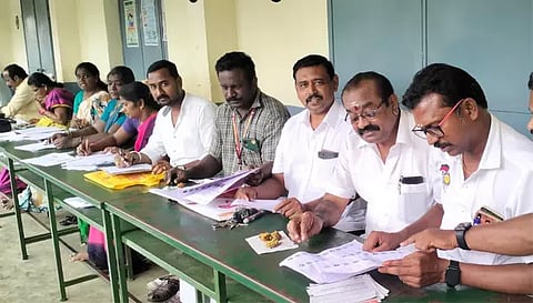 சிறப்பு சுருக்க முறை திருத்தம் முகாம் நடைபெற்ற போது எடுத்த படம்.