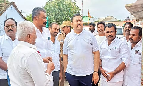 சுரண்டை பகுதியில் தென்காசி மாவட்ட கலெக்டர் துரை ரவிச்சந்திரன் திடீர் ஆய்வு மேற்கொண்டார். 