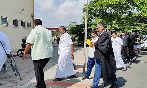 சொத்து குவிப்பு வழக்கு: முன்னாள் அமைச்சர் கே.பி.அன்பழகன், உறவினர்கள் நீதிமன்றத்தில் ஆஜர்