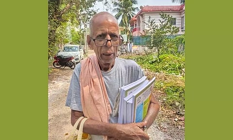 82 வயதிலும் கல்வியின் மீது ஆர்வம் குறையவில்லை: 25-வது பட்டப்படிப்பு படிக்க விண்ணப்பித்த முதியவர்