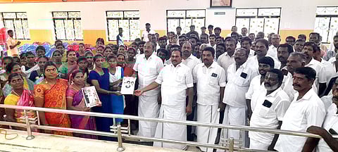 தெற்கு மாவட்ட செயலாளர் எஸ்.பி. சண்முகநாதன் தலைமையில் அ.தி.மு.க. பூத் கமிட்டி ஆலோசனை கூட்டம் நடைபெற்றபோது எடுத்த படம்.