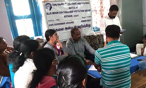 கோத்தகிரி பகுதியில் புதருக்குள் மறைந்து நின்று தாக்கும் வனவிலங்குகள்- பொதுமக்கள் அச்சம்