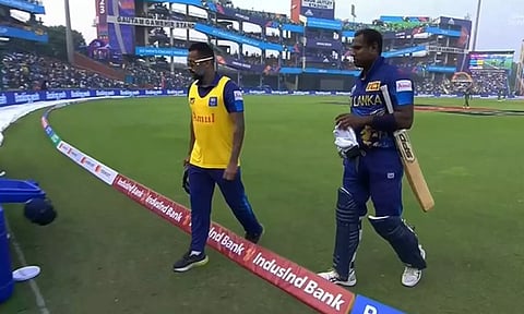 கிரிக்கெட் வரலாற்றில் முதல் வீரர்.. டைம் அவுட்டில் வெளியேறிய மேத்யூஸ்- வைரல் வீடியோ