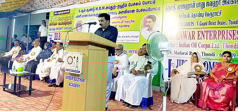 மாணவ-மாணவிகளுக்கு பேச்சுப்போட்டி