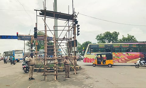 கடலூர் திருப்பாதிரிப்புலியூர் கண்காணிப்பு கோபுரம் அமைக்கபட்டுள்ளதை படத்தில் காணலாம்.