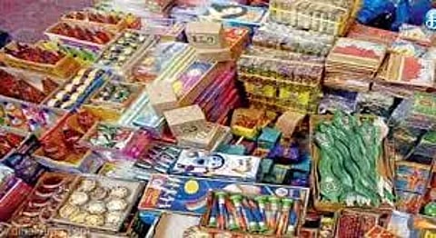 பட்டாசு கடை வைக்க தடை விதிக்க வேண்டும்