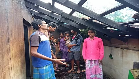ஏற்காட்டில் இடி விழுந்ததில் வீடு தீப்பிடித்து எரிந்தது