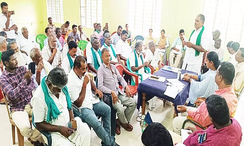 அதிக விலைக்கு யூரியா விற்பனை செய்யும் கடைகளுக்கு சீல் வைக்க வேண்டும்