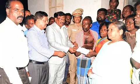 வாலிபர் குடும்பத்துக்கு நிவாரண நிதி