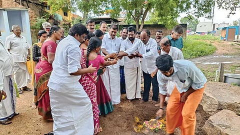 விளாத்திகுளம் அருகே கலையரங்கம் கட்டும் பணிக்கு பூமி பூஜை
