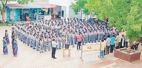 சங்கரன்கோவில் பகுதியில் விழிப்புணர்வு துண்டு பிரசுரம் விநியோகம்