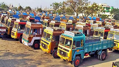 நெல்லை மாவட்டத்தில் லாரிகள் வேலை நிறுத்தம்